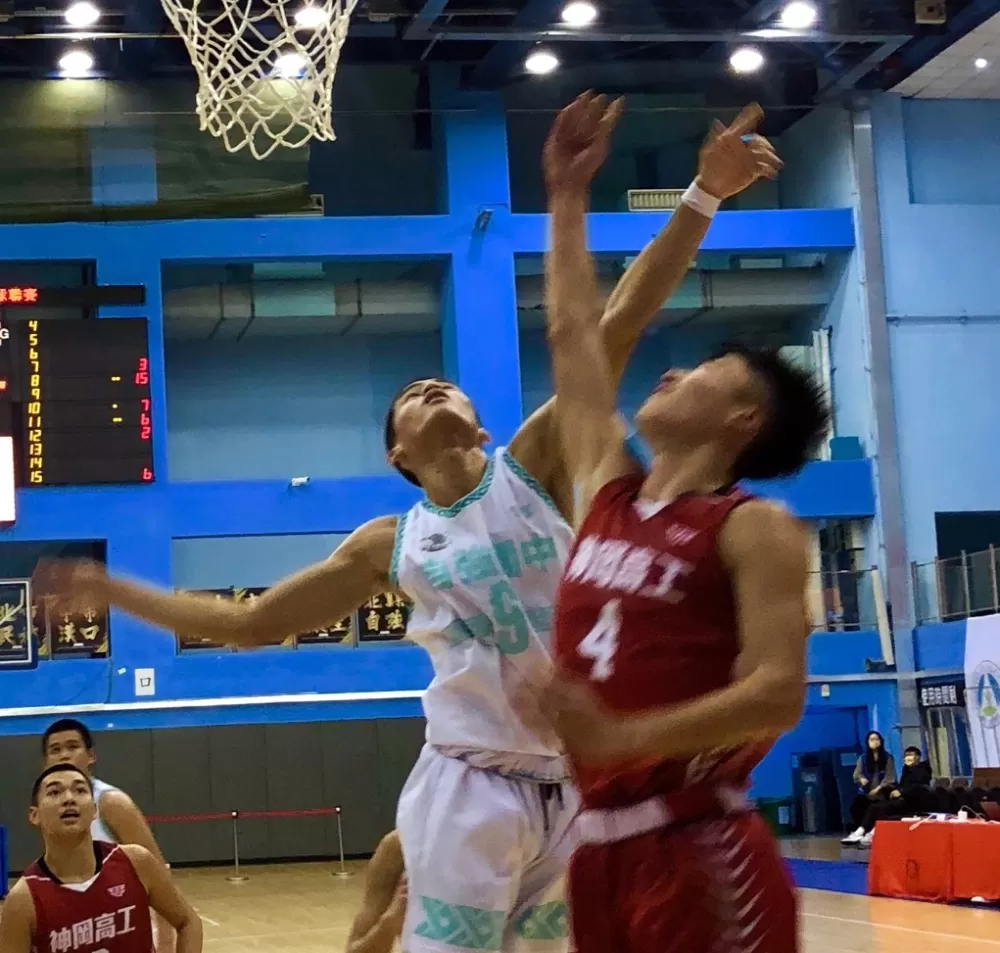 自強、神岡空中對抗。