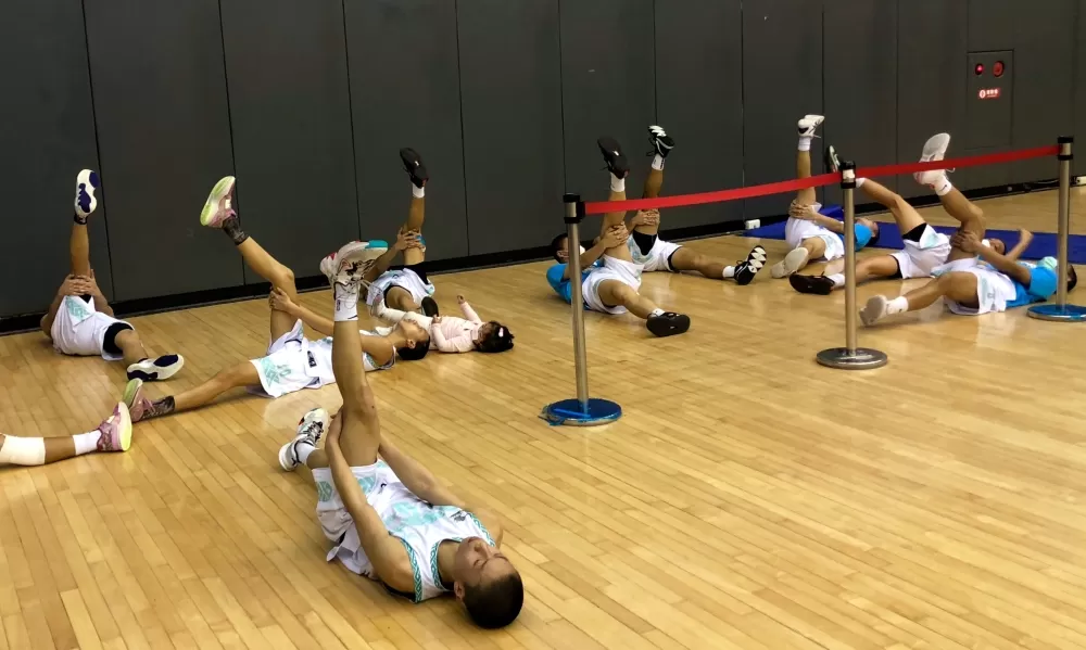 自強賽後做操整齊畫一。