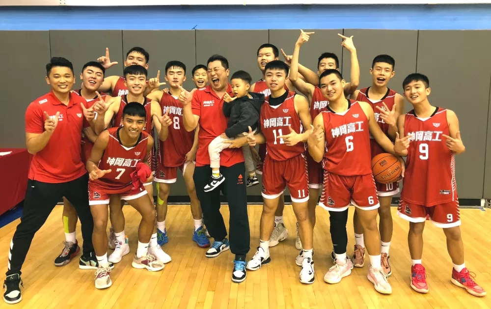 神岡睽違3季重返八強。