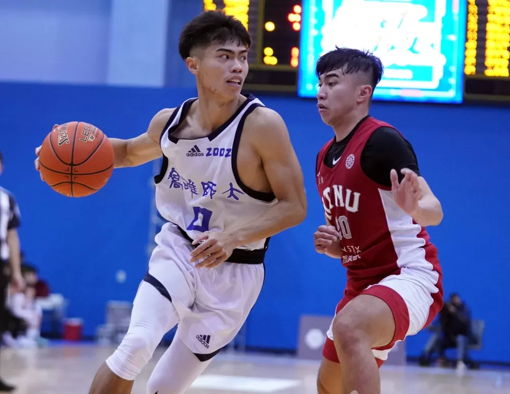 高雄師大魏莨哲(右)與臺灣師大魏芃禾兄弟檔再度對決。大專體總提供。下同。