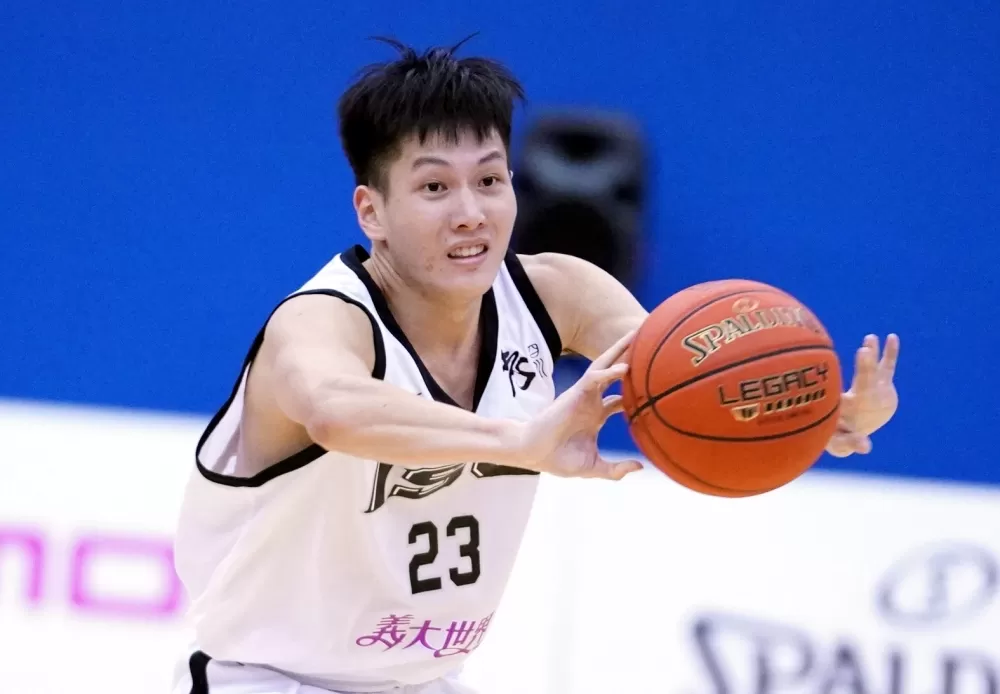 義守大學劉以道13分含4記外線。