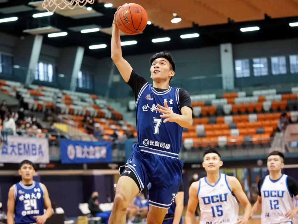 世新大學張俊生16分7籃板4抄截。