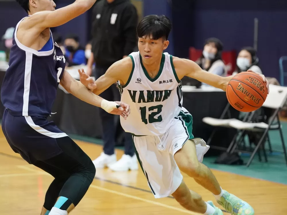 萬能科大王銘哲18分。