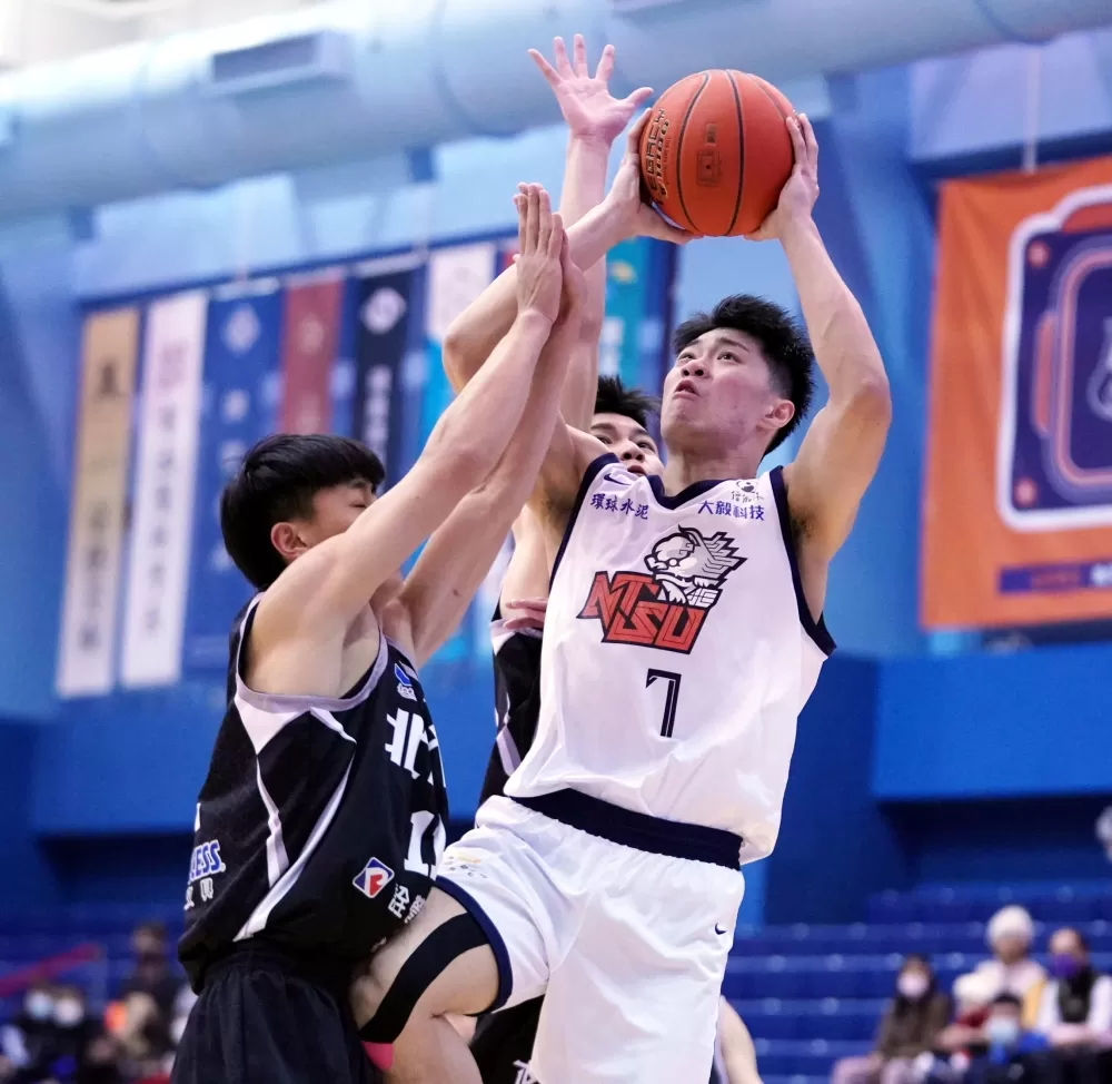 國立體大陳冠中11分5助攻。