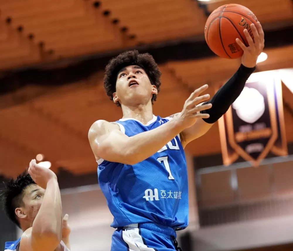 僑光科大劉彥廷23分9籃板。