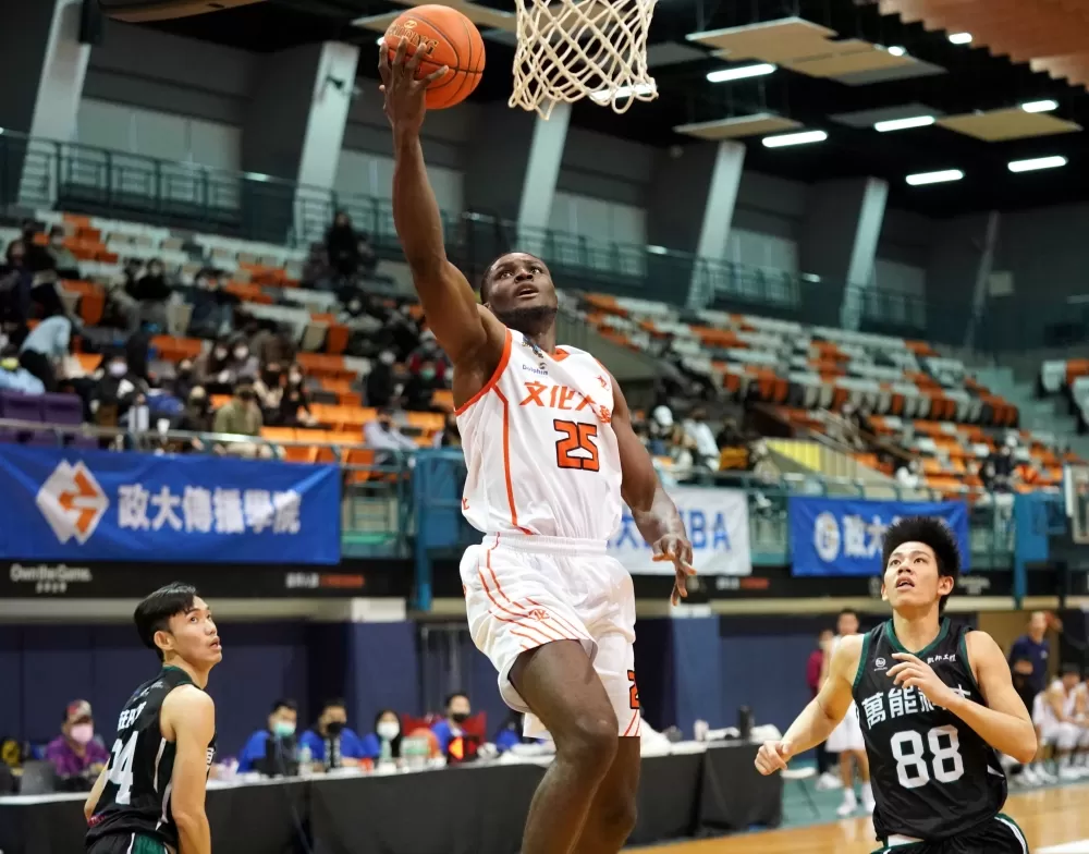文化大學阿美21分14籃板。