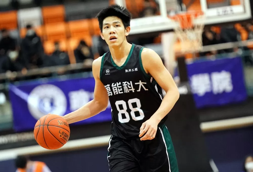 萬能科大葉子偉9分7籃板。