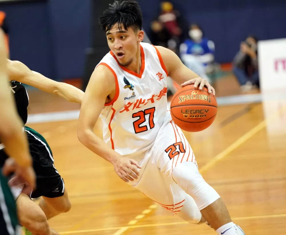 文化大學許浩翔16分7籃板。