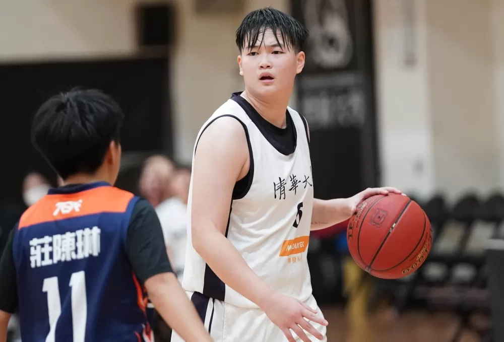 清華大學丁芷容25分7籃板。