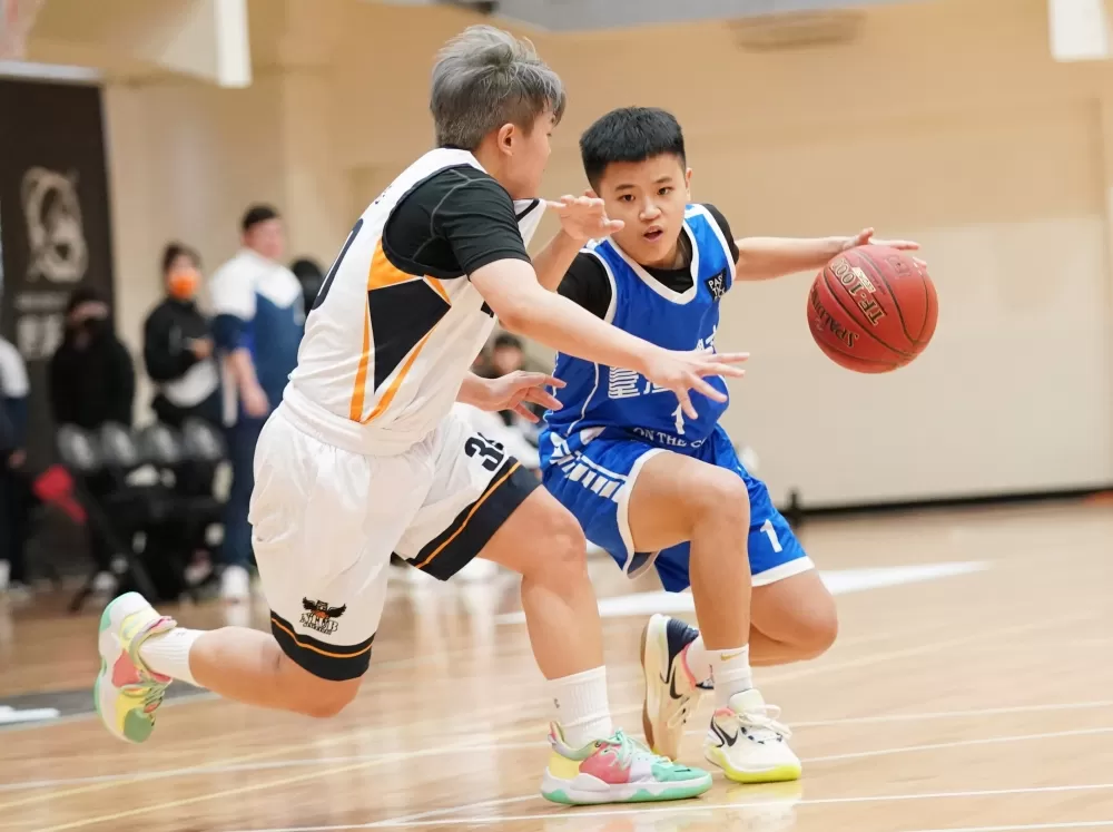 臺灣體大黃羽婷2分9籃板。