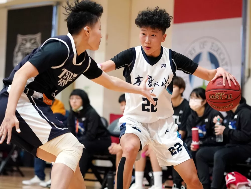 臺灣大學楊舒喬14分11籃板5抄截。