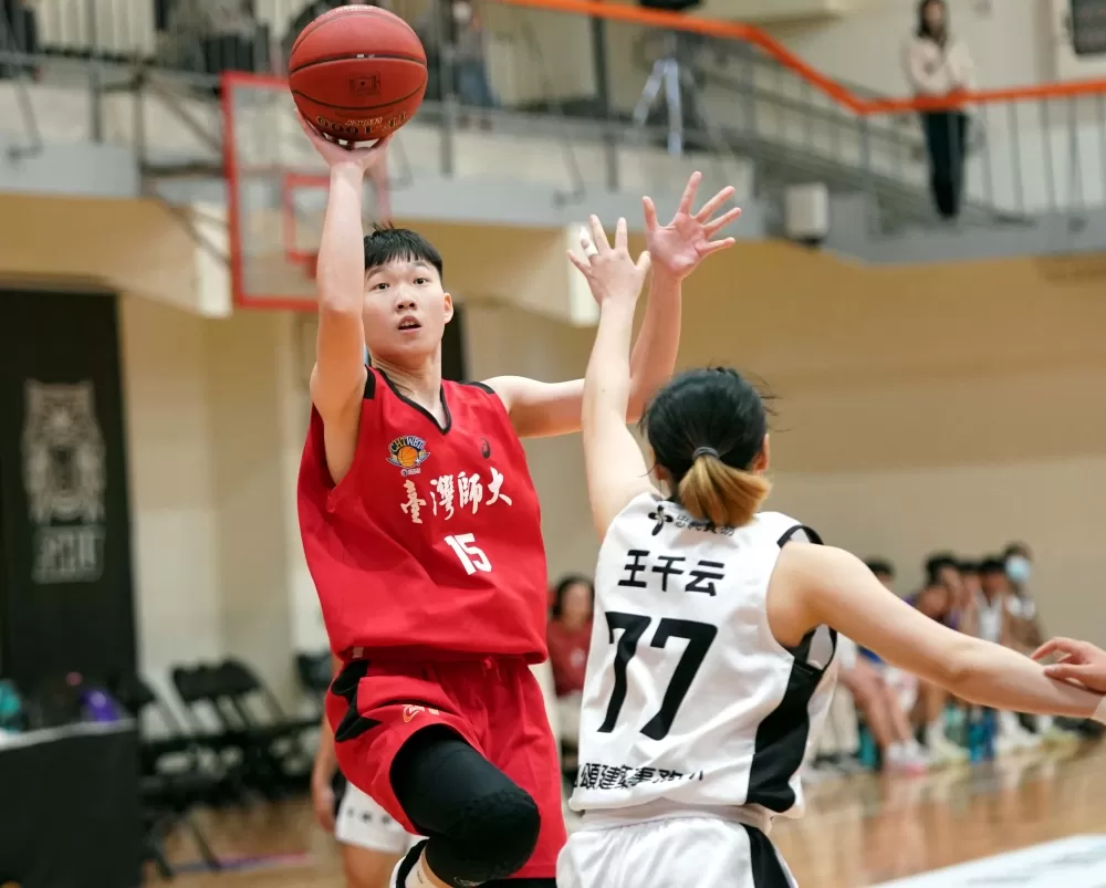 臺灣師大陳映慈15分10籃板。