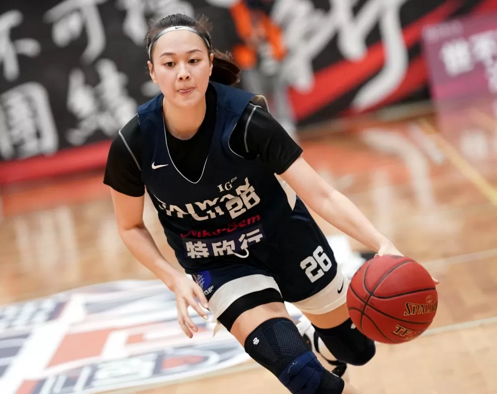 臺灣科大艾郁婕13分13籃板，外帶4阻攻。