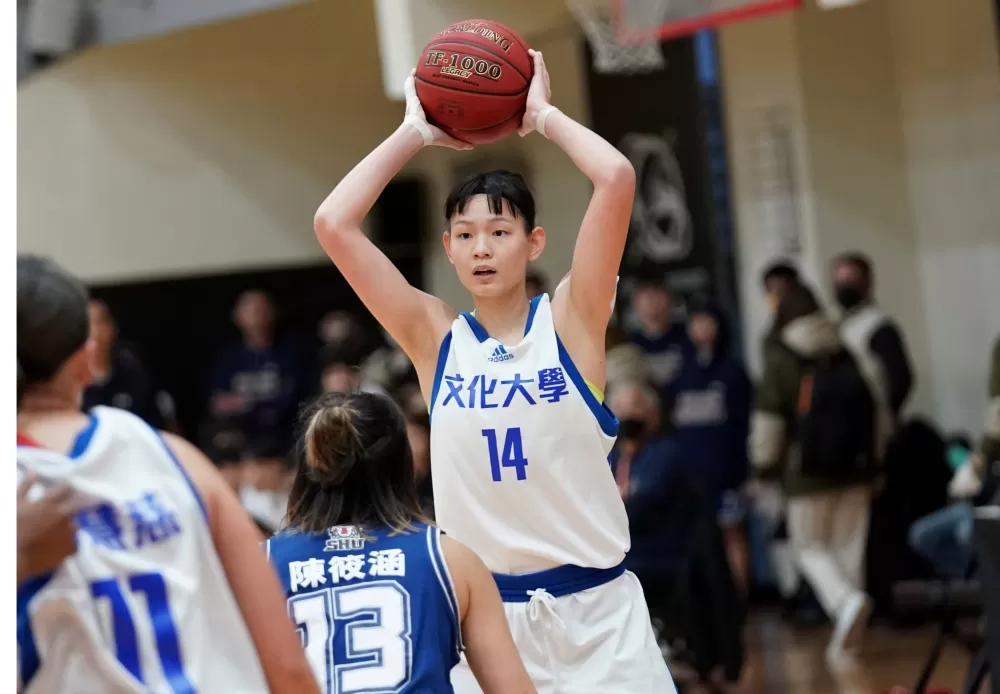 文化大學郭虹廷18分12籃板。大會提供。下同。