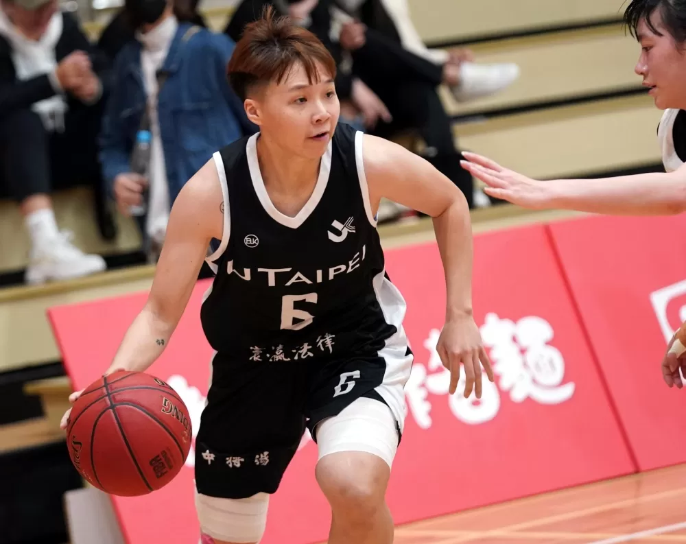 北市大學方曉晴10分4抄截。