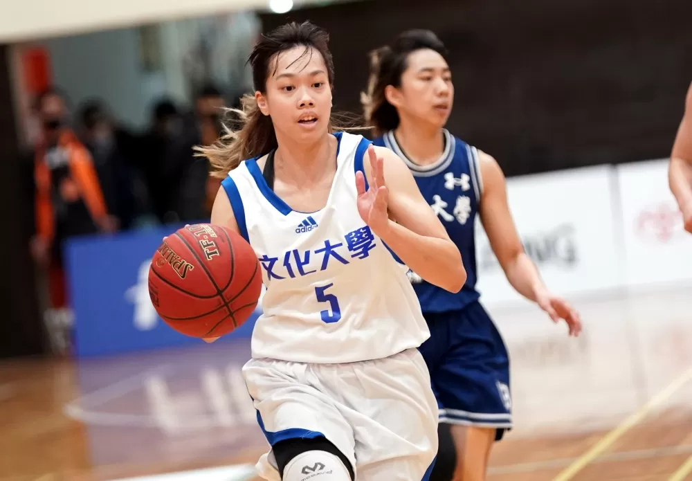 文化大學曾萱儀11分4抄截。