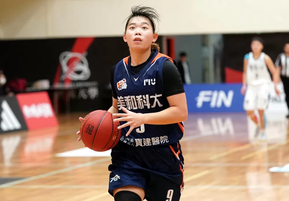 美和科大許可微25分13籃板。