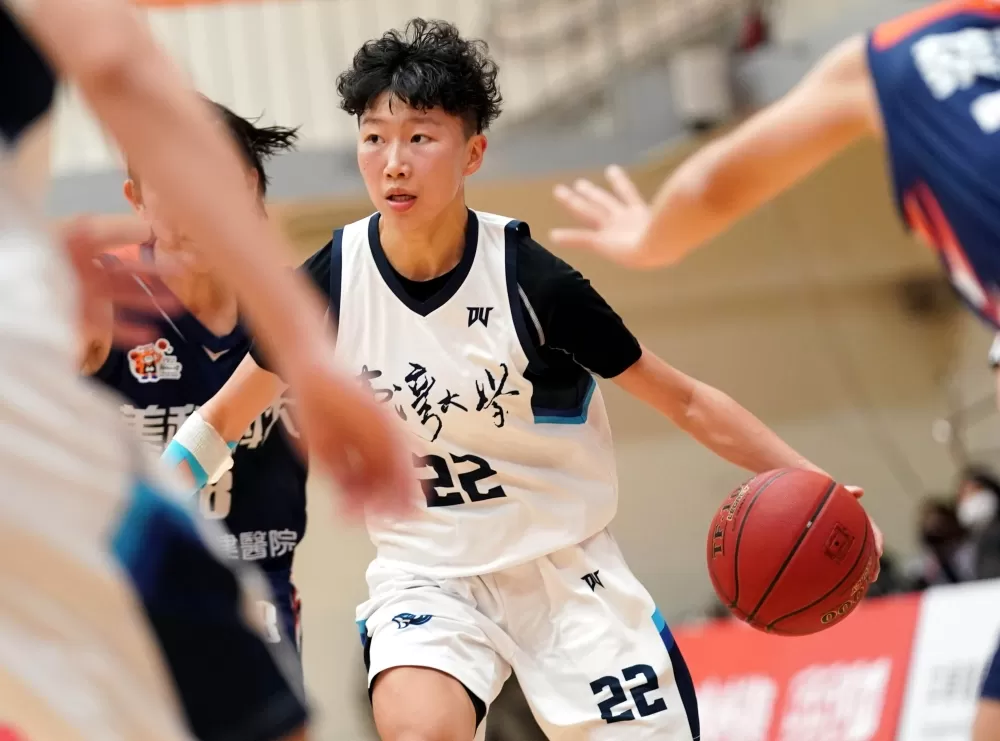臺灣大學楊舒喬9分11籃板。