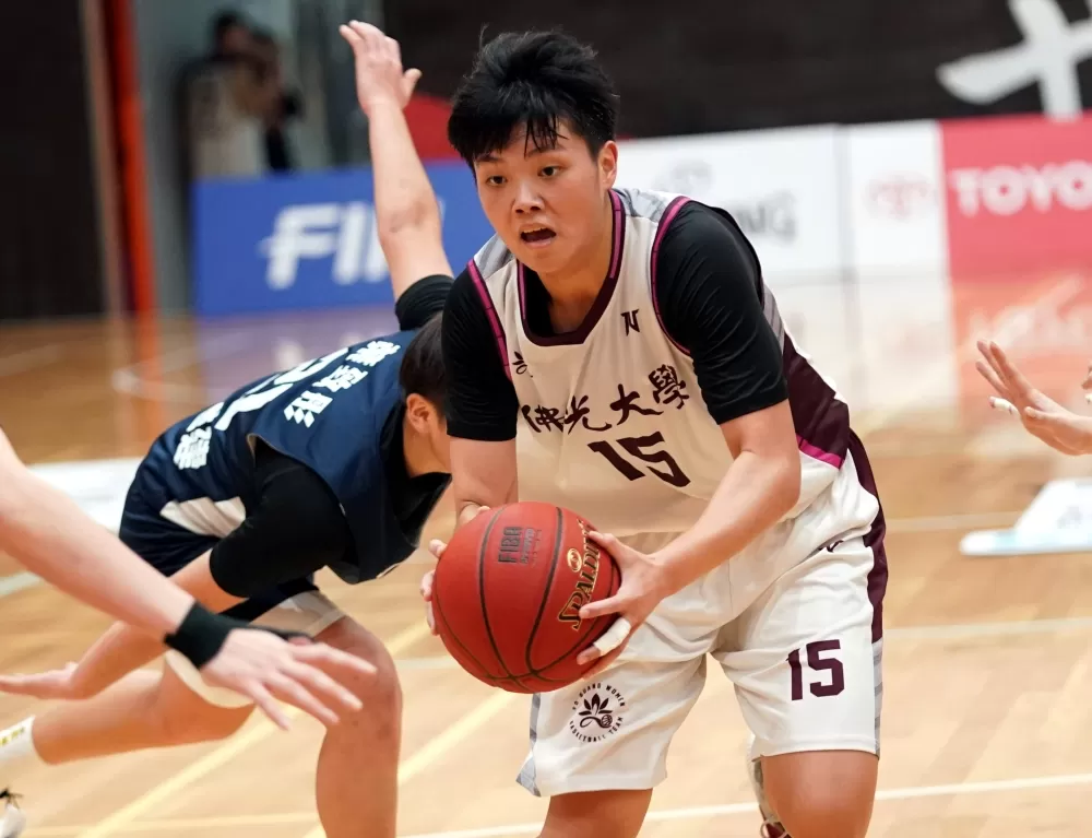 佛光大學陳丁綺11分15籃板。