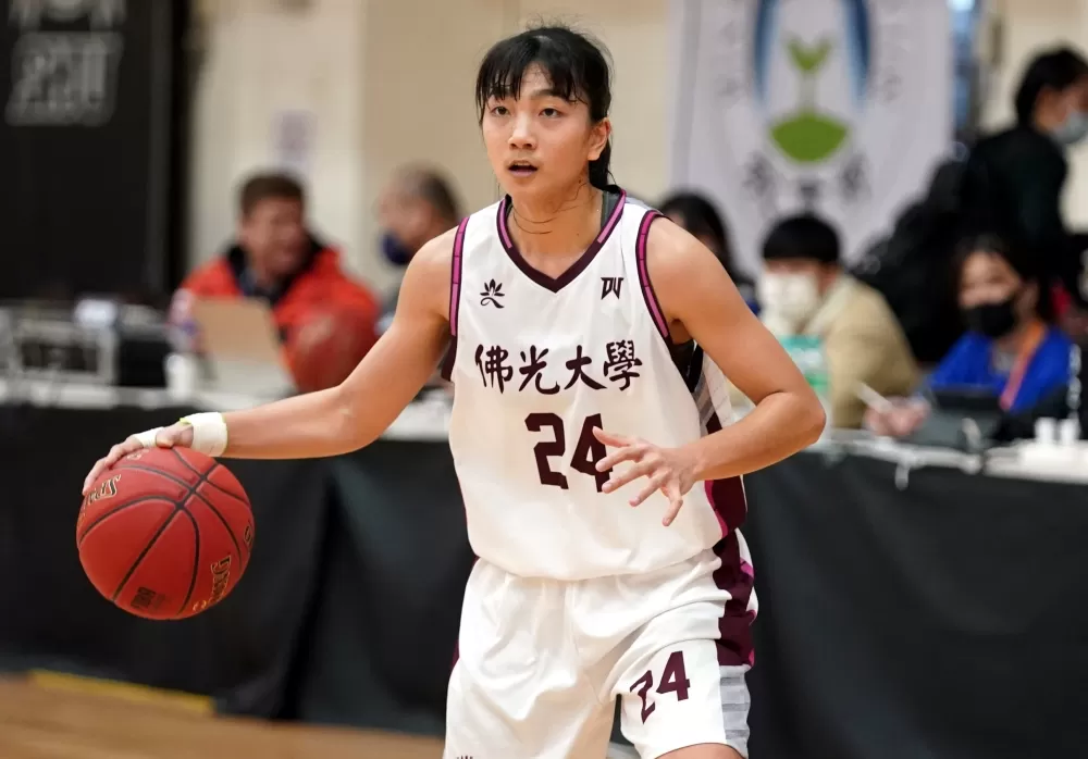 佛光大學陳郁婷11分7籃板。