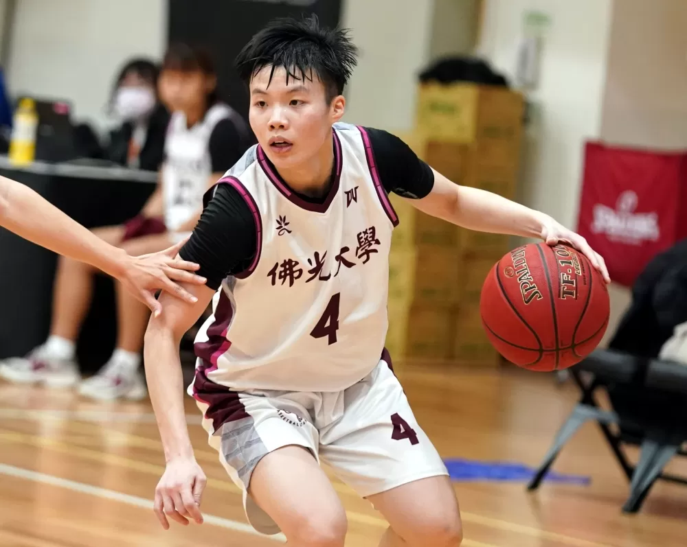 佛光大學李宜樺打滿貢獻11分8籃板4助攻。