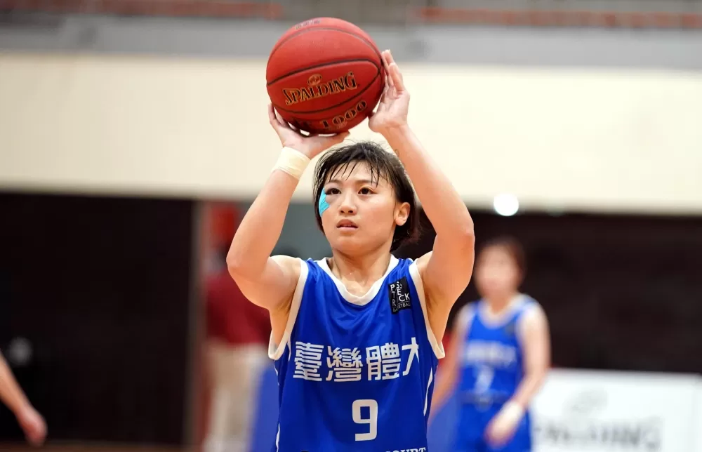 臺灣體大翁昕湲抓下11籃板。