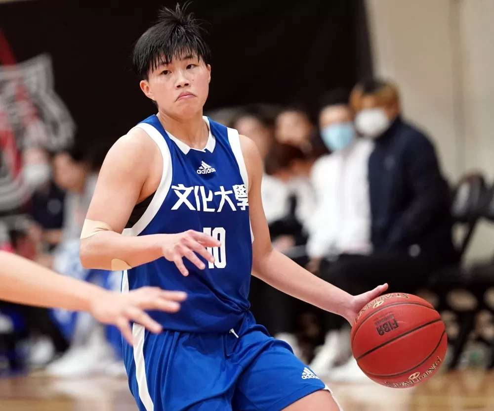 文化大學劉倩伶表現全面，拿下9分8籃板6助攻4抄截。