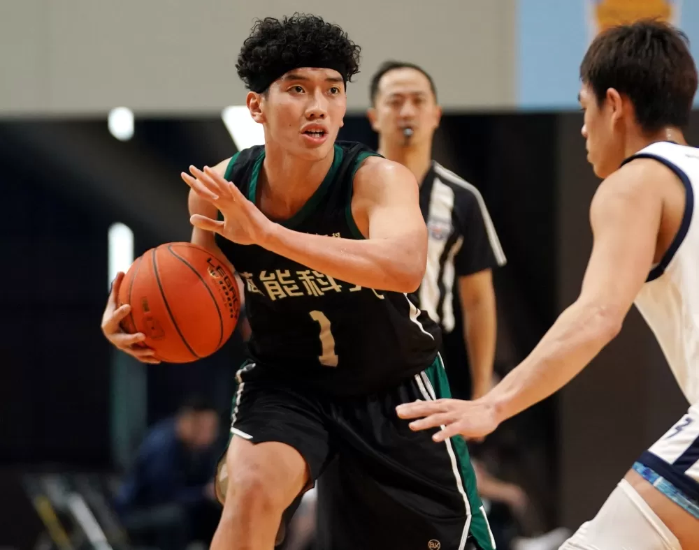 萬能科大李家俊9分11籃板。