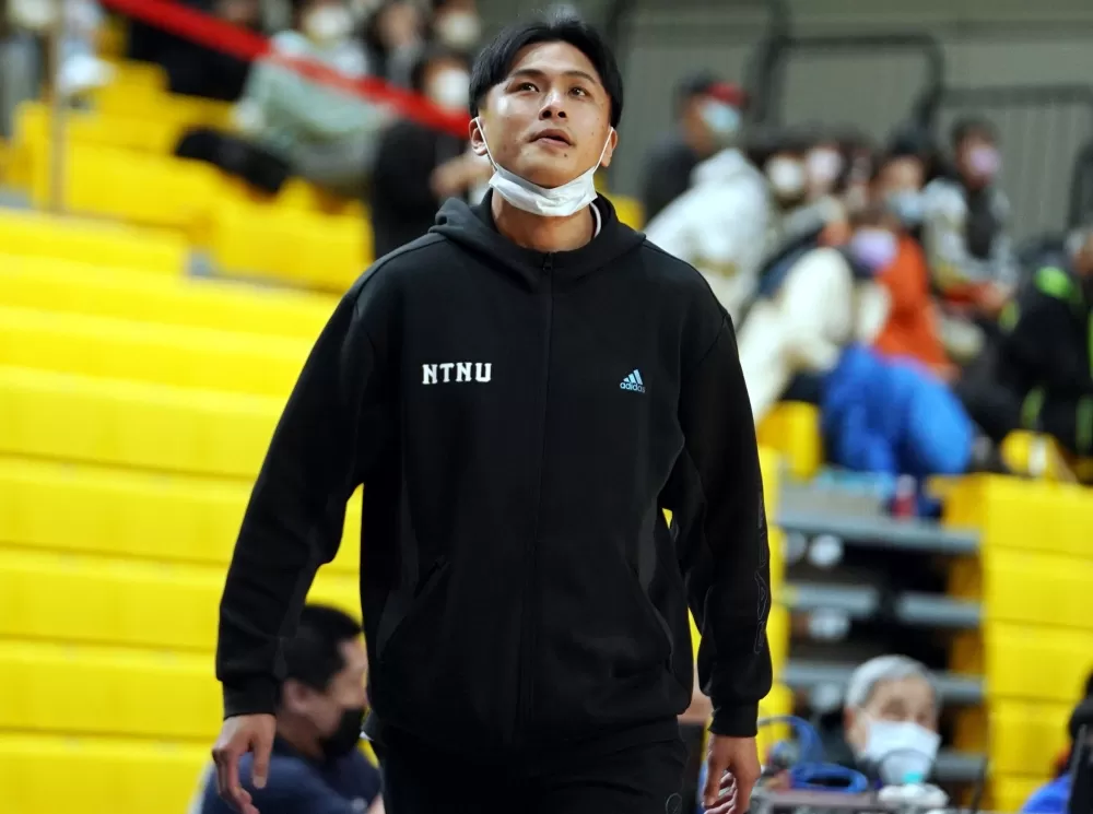 臺灣師大總教練李秉鴻。