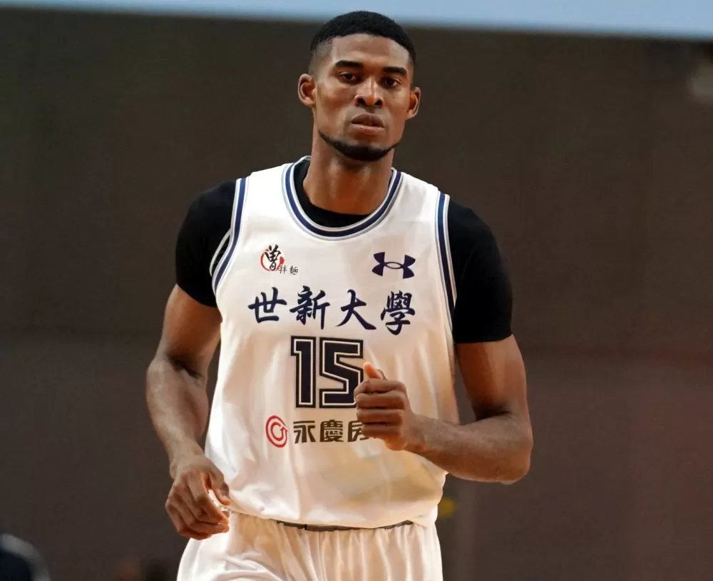 世新大學丹尼爾9分14籃板。