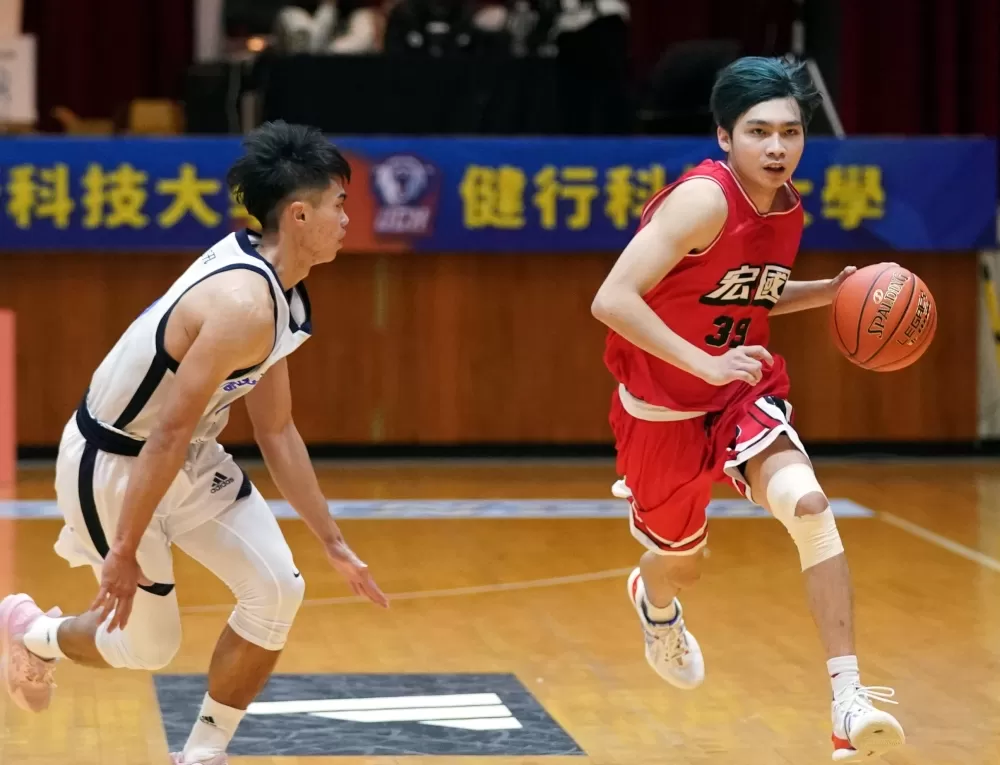 德霖科大曾劉家齊21分4助攻。