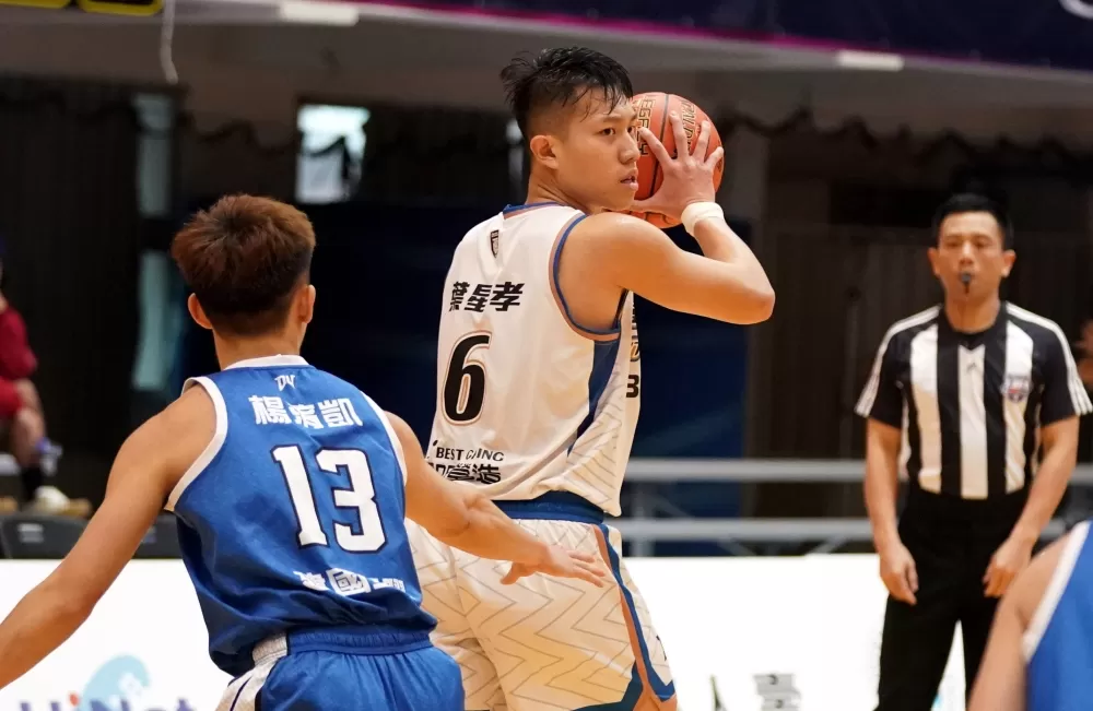 臺灣體大葉星孝19分15籃板。