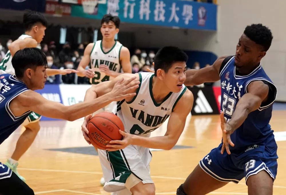 萬能科大葉子偉11分15籃板。