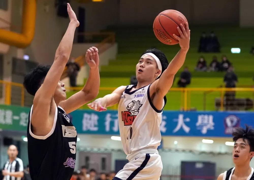 國立體大陳力生19分9籃板。