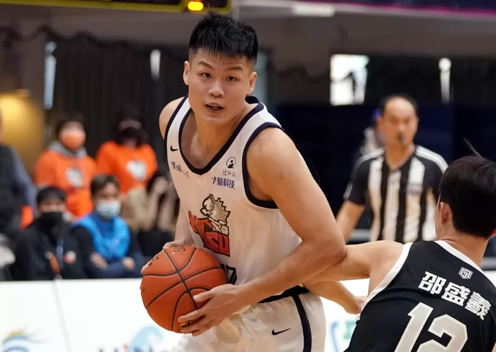 國立體大謝承諳15分10籃板。