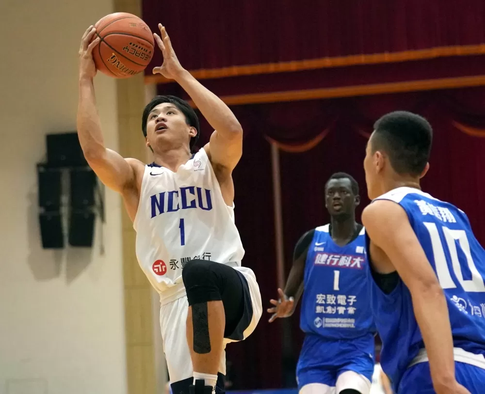 政治大學林彥廷單場15分6助攻，UBA生涯千分成就達成。