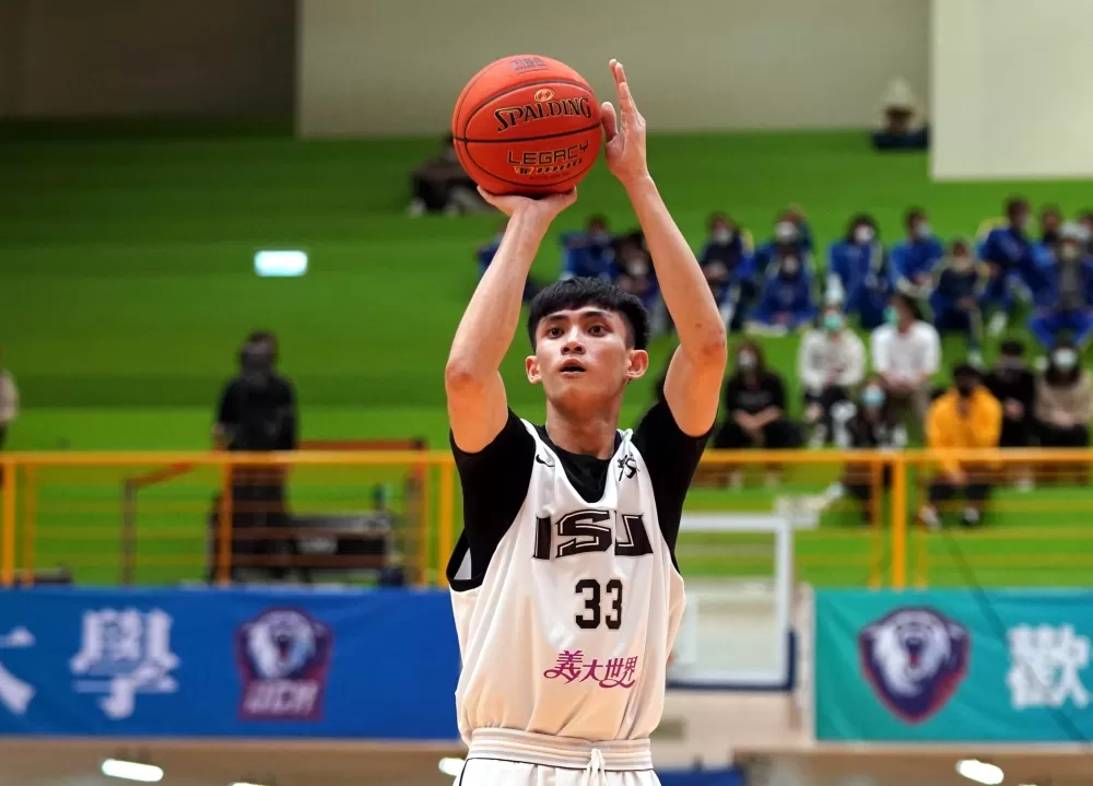 義守大學史承平攻下25分。