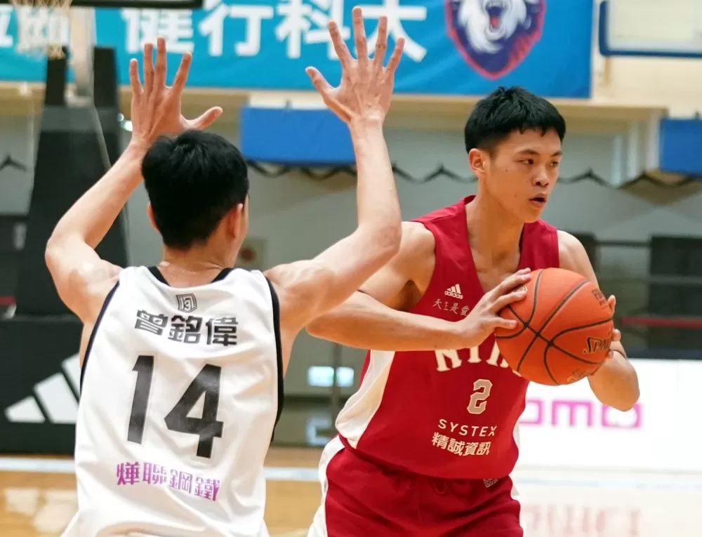 臺灣師大曾信武拿下10分。