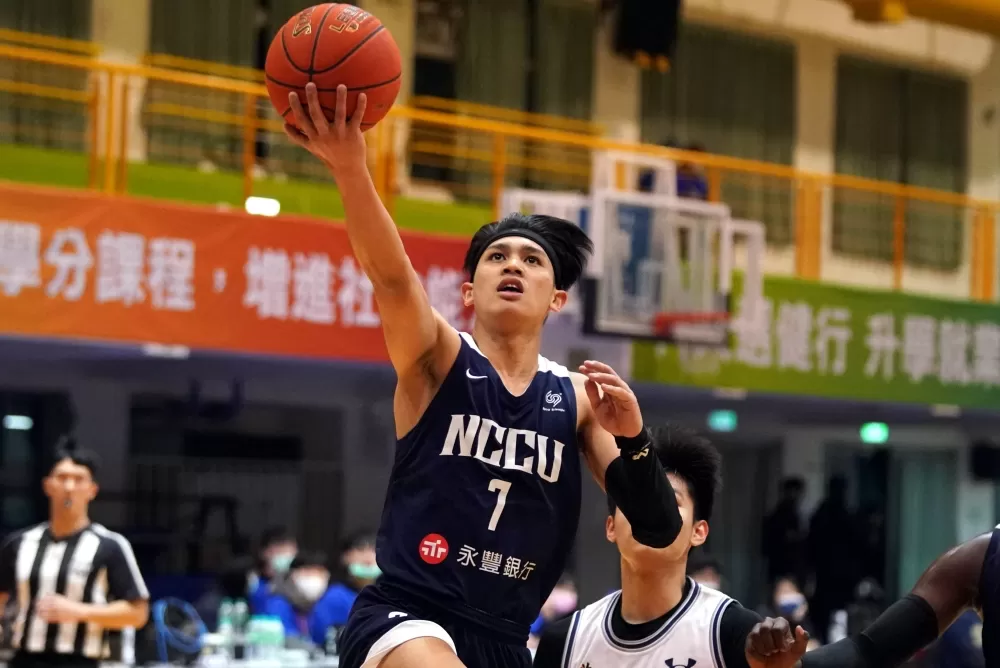 政治大學游艾11分6助攻5抄截。