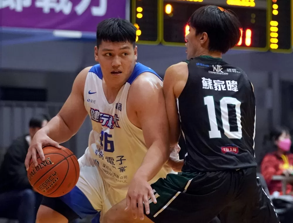 健行科大史魯齊8分12籃板。