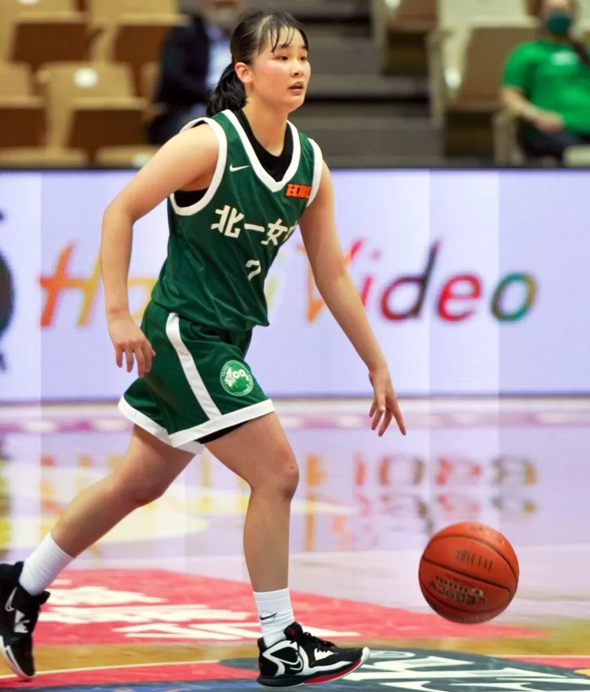 北一女鍾欣旂「大三元」含37.8秒內連3外線單節18分。大會提供。下同。