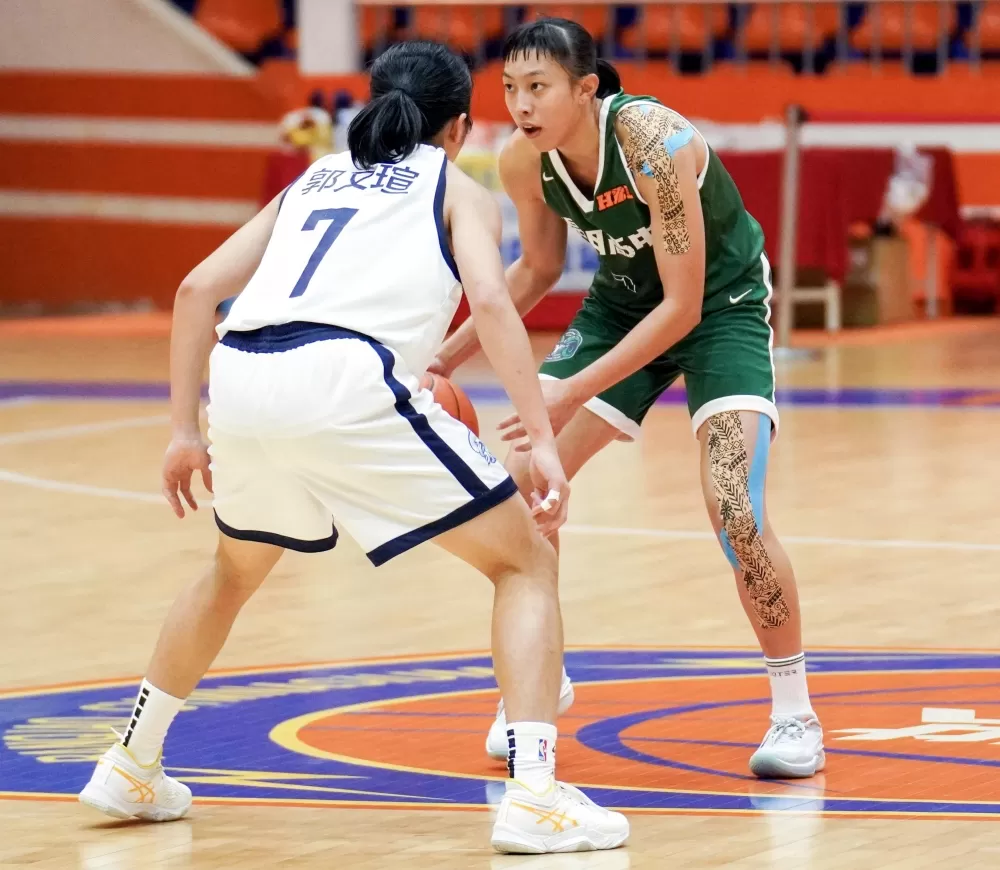 張聿嵐17分、10籃板「雙十」。