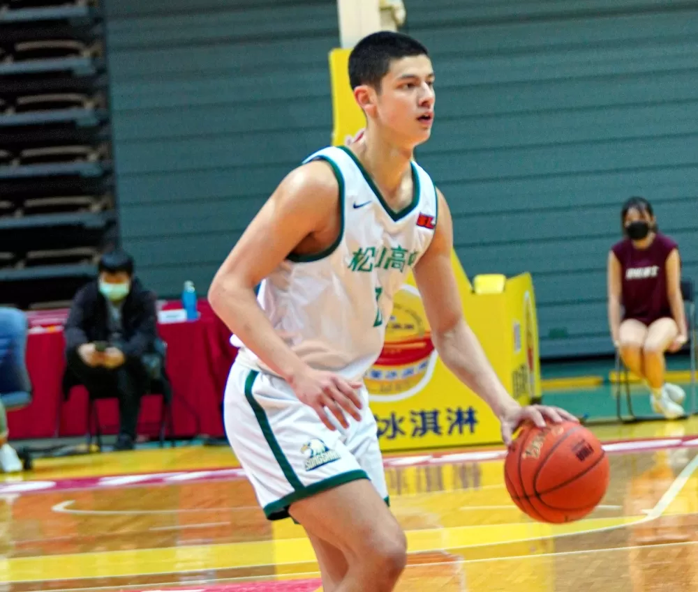 松山曾睦軒18分、16籃板本季首度「雙十」。