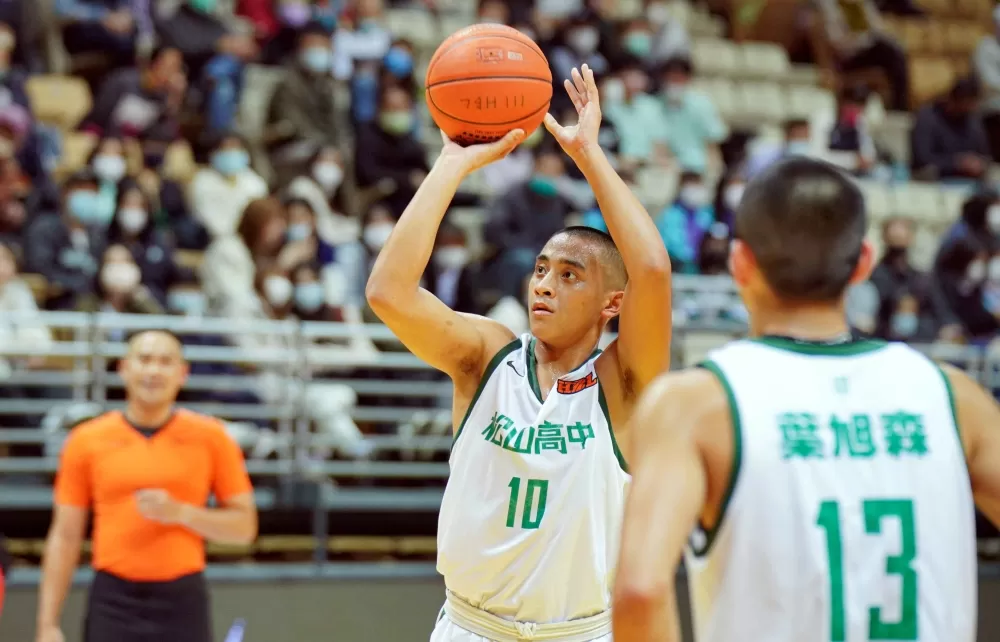 「小黑」林現惟撞傷鼻6外線28分更準松山2連勝。