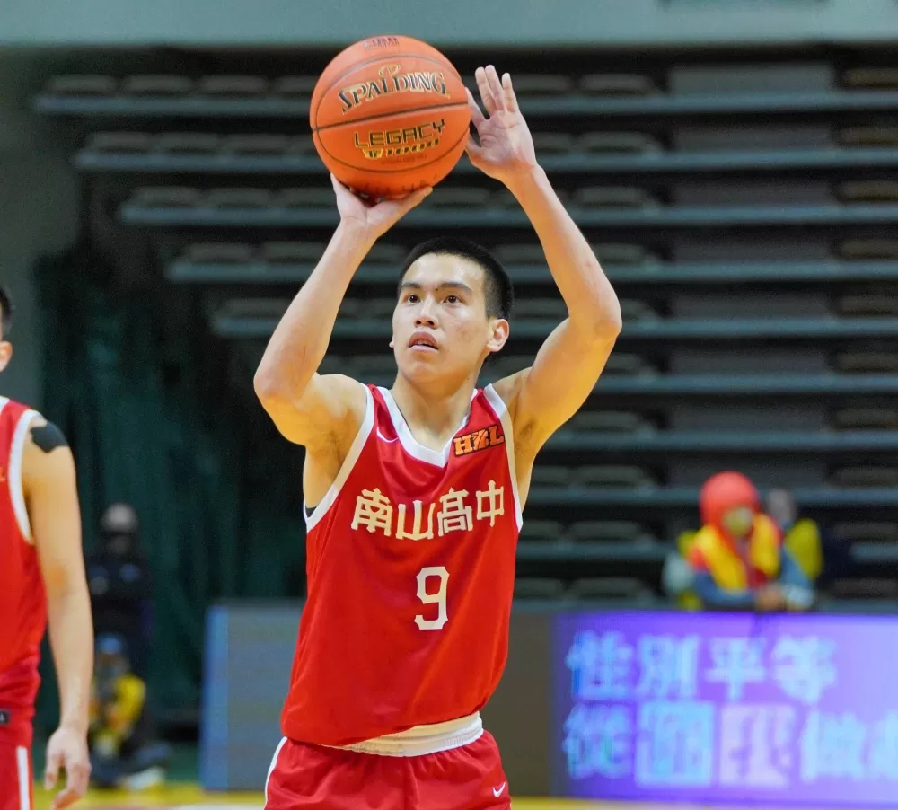 南山徐得祈12分。