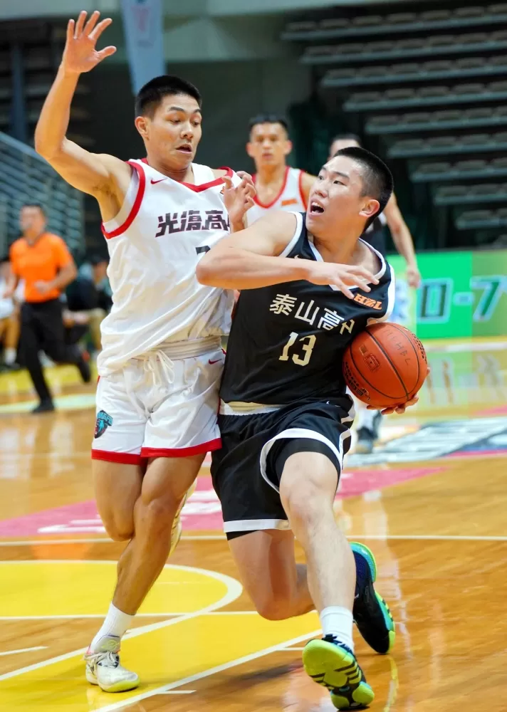 泰山張祐瑋18分、8籃板。