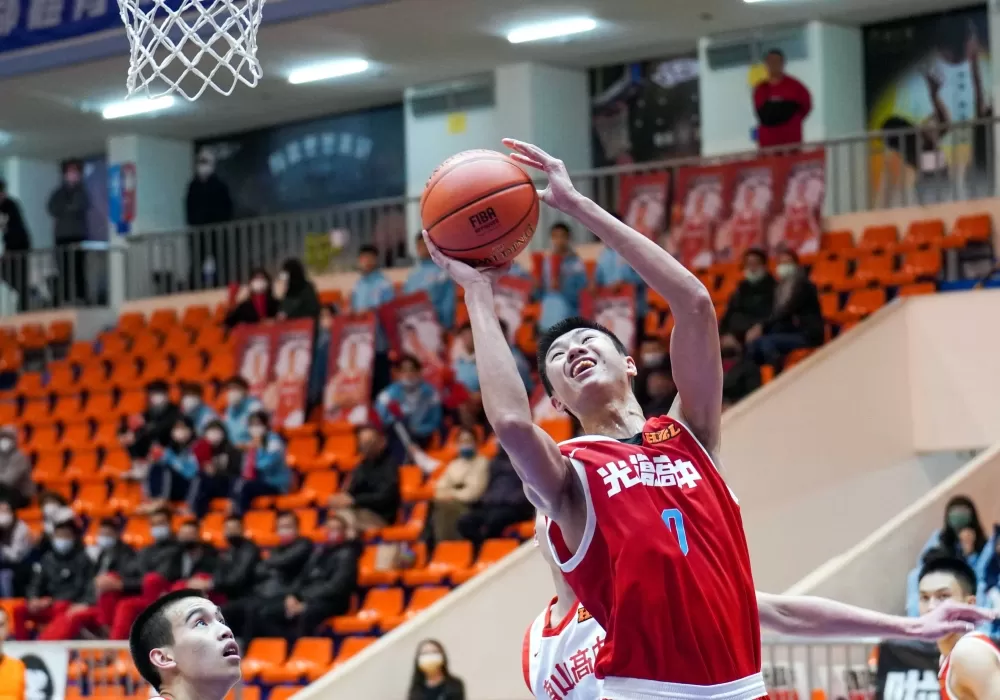 光復王威翔17分7籃板與助攻、抄截各4。