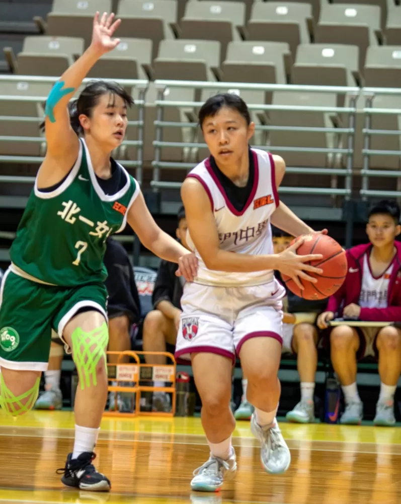 普門陳妤瑩運球突破。