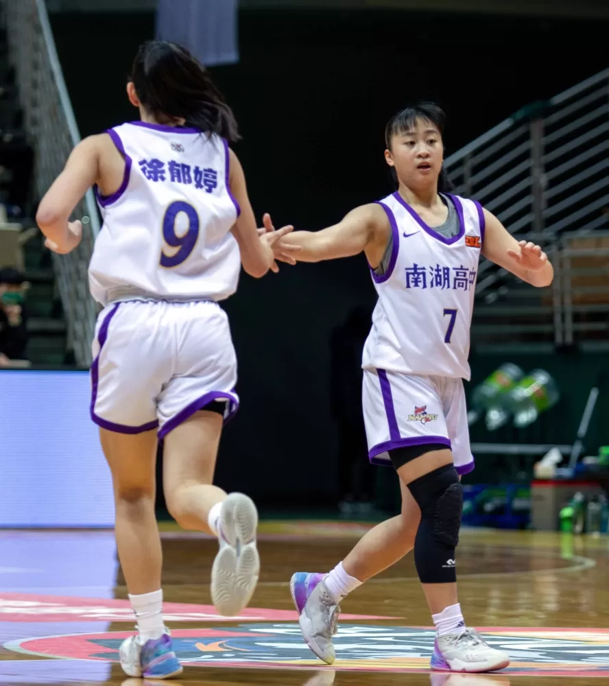 南湖大小配連容纓、徐郁婷。