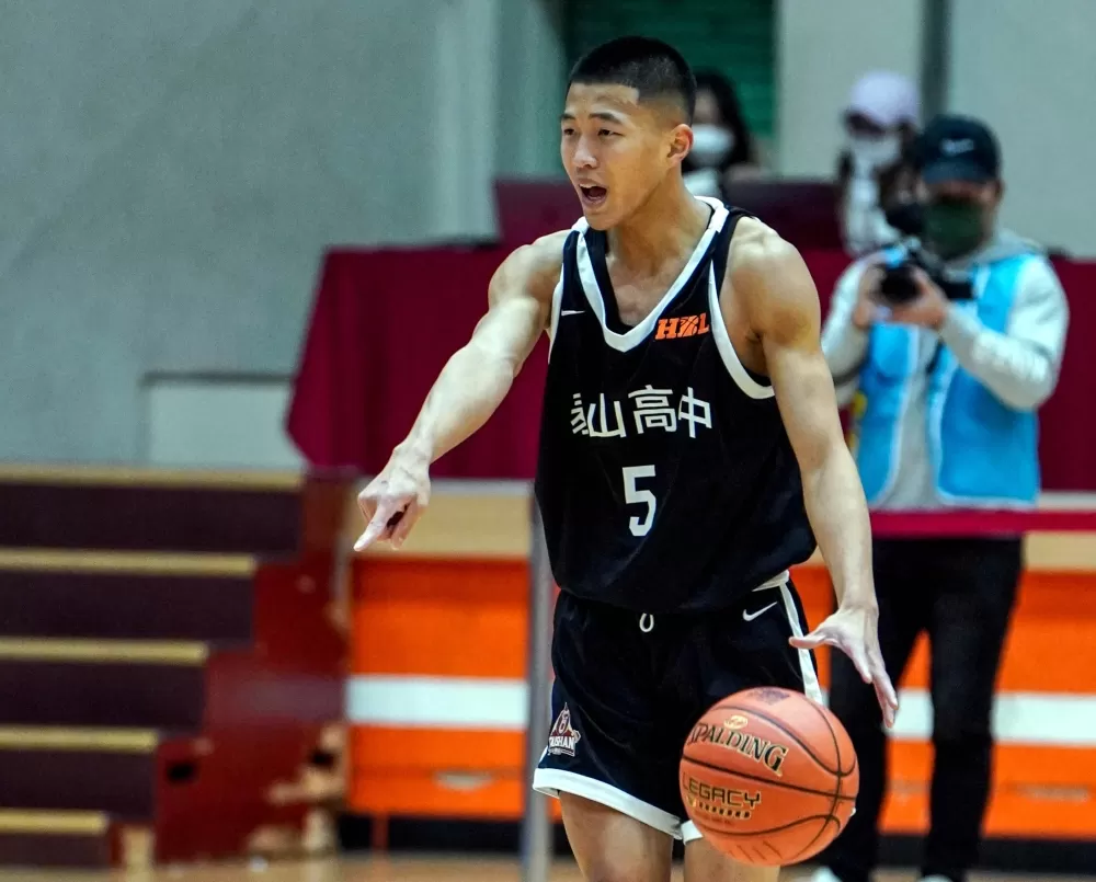 泰山莊杰閎20分、8籃板、6 助攻。